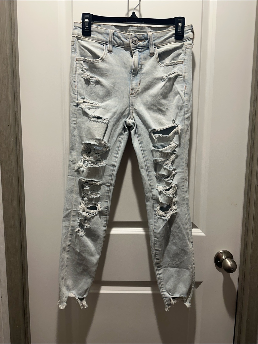 American Eagle Outfitters Light Blue Distressed Jeggings cropped Jeans